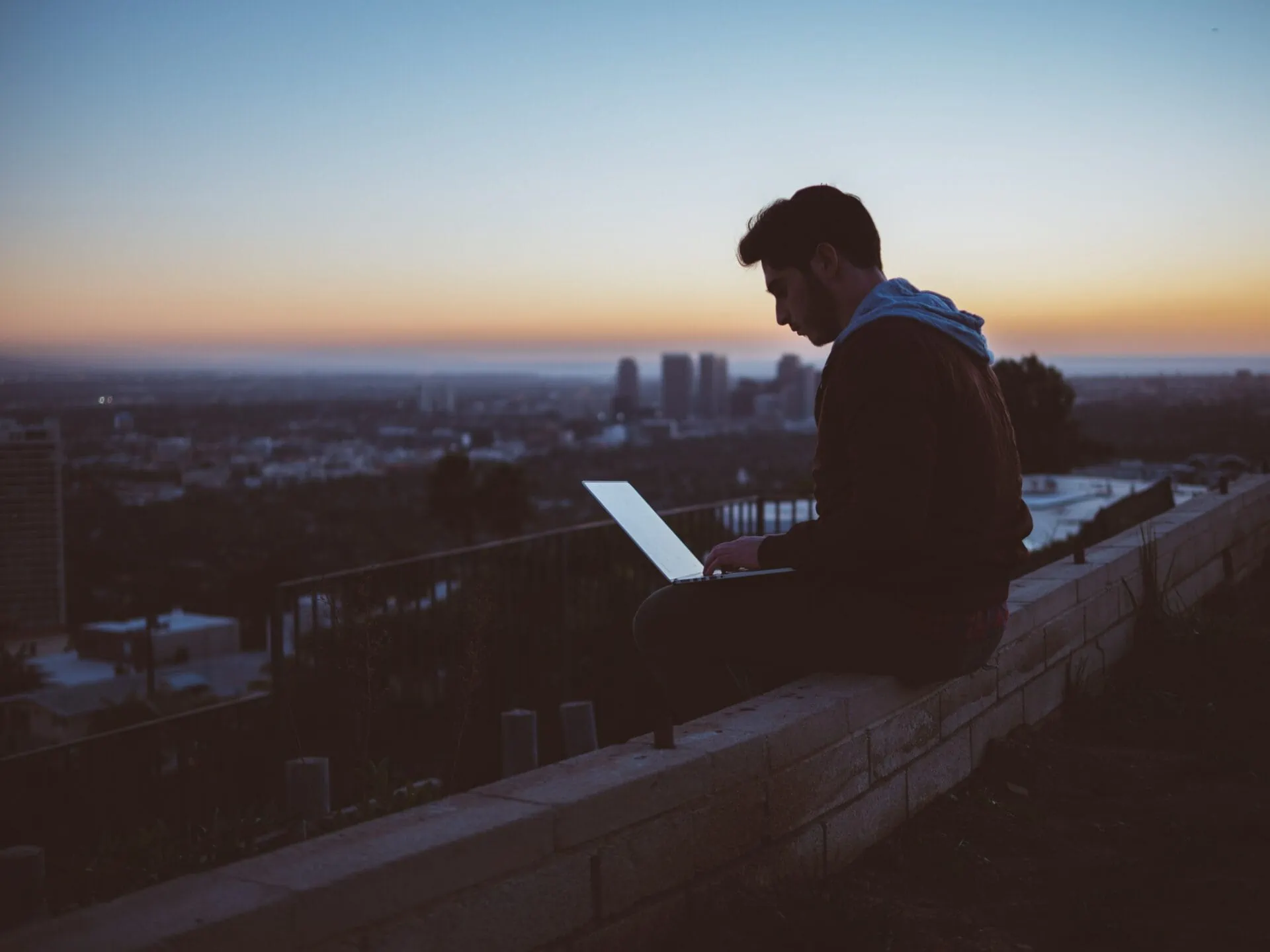 LinkedIn Dark Mode: perché attivarlo?